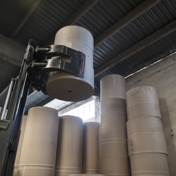 The translation of "Papierfabrik Lagerung" from German to Swedish is "Pappersfabrik Lagring.