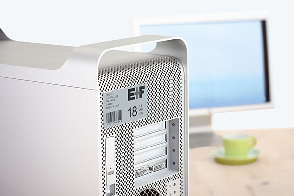 Typenschild von HERMA für Computertower und andere schwierige Flächen