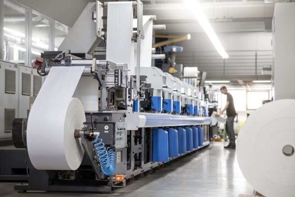The translation of "Haftmaterial Maschine" from German to Swedish is "Klistremaskin.
