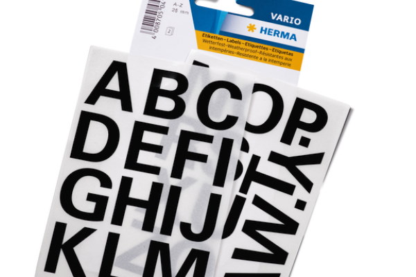 The translation of "Selbstklebende Buchstaben" into Swedish is "Självhäftande bokstäver.