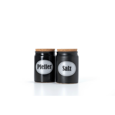 Zwei schwarze Gewürzgläser mit Korkdeckeln, beschriftet mit "Pfeffer" und "Salz".