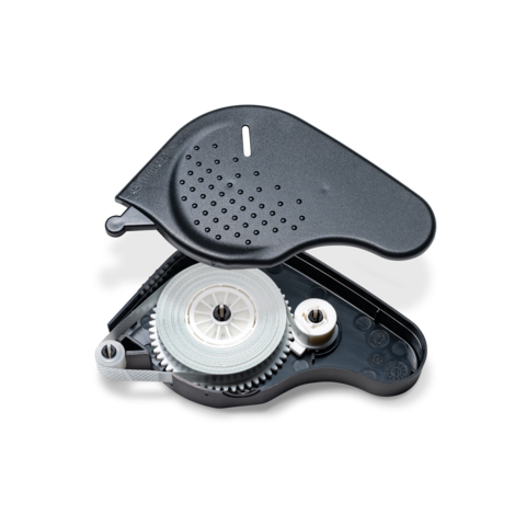 Ein schwarzes, offenes Gehäuse mit einem sichtbaren Zahnradmechanismus und einer transparenten Rolle.