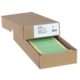 Eine braune Kartonverpackung mit grünem Papier im Inneren, das teilweise herausgezogen ist. Auf der Verpackung befindet sich ein Etikett mit Produktinformationen.