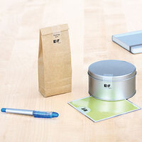 Translation: "Användningsbild av förslutningsetiketter på olika förpackningar