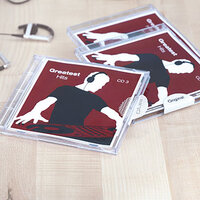 Translation: "Användningsbild för förslutningsetiketter på CD-fodral