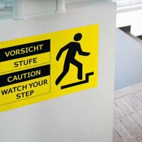 Gult väderbeständigt etikett