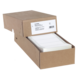 Eine geöffnete Kartonbox mit beschriftbaren Etiketten, die ordentlich gestapelt sind. Die Box ist aus braunem Karton.