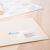 The translation of "Adressetikett auf Briefumschlag" into Swedish is "Adressetikett på kuvert.