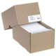 Ein offener Karton mit mehreren Blättern kariertem Papier darin. Der Karton hat ein Etikett auf der Vorderseite.