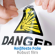 Eine Hand zieht an einer Warnfolie mit einem gelben Gefahrensymbol und dem Text "DANGER" sowie "Reißfeste Folie" und "Robust film".